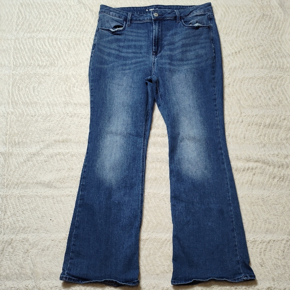 Women's Medium Wash Denim Blue Jeans Old Navy Size 12 Flare - Picture 1 of 8